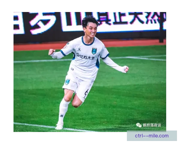 亨德森化身阿贾克斯中场大脑引领青春风暴重塑球队节奏与未来蓝图